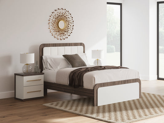 Kendanport Queen Upholstered Bed