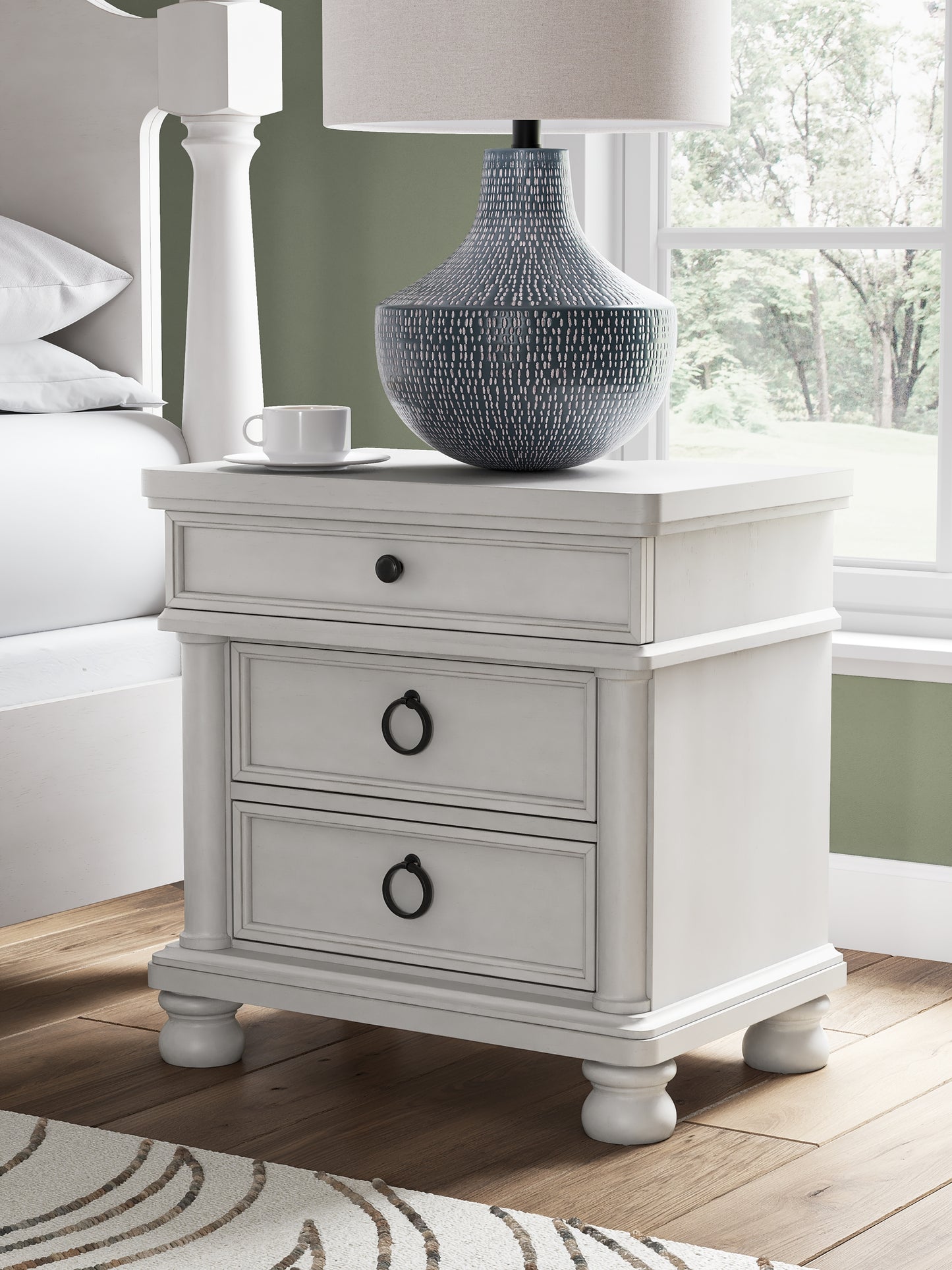 Rowlenstown Queen Poster Bed, Dresser, Mirror and Nightstand