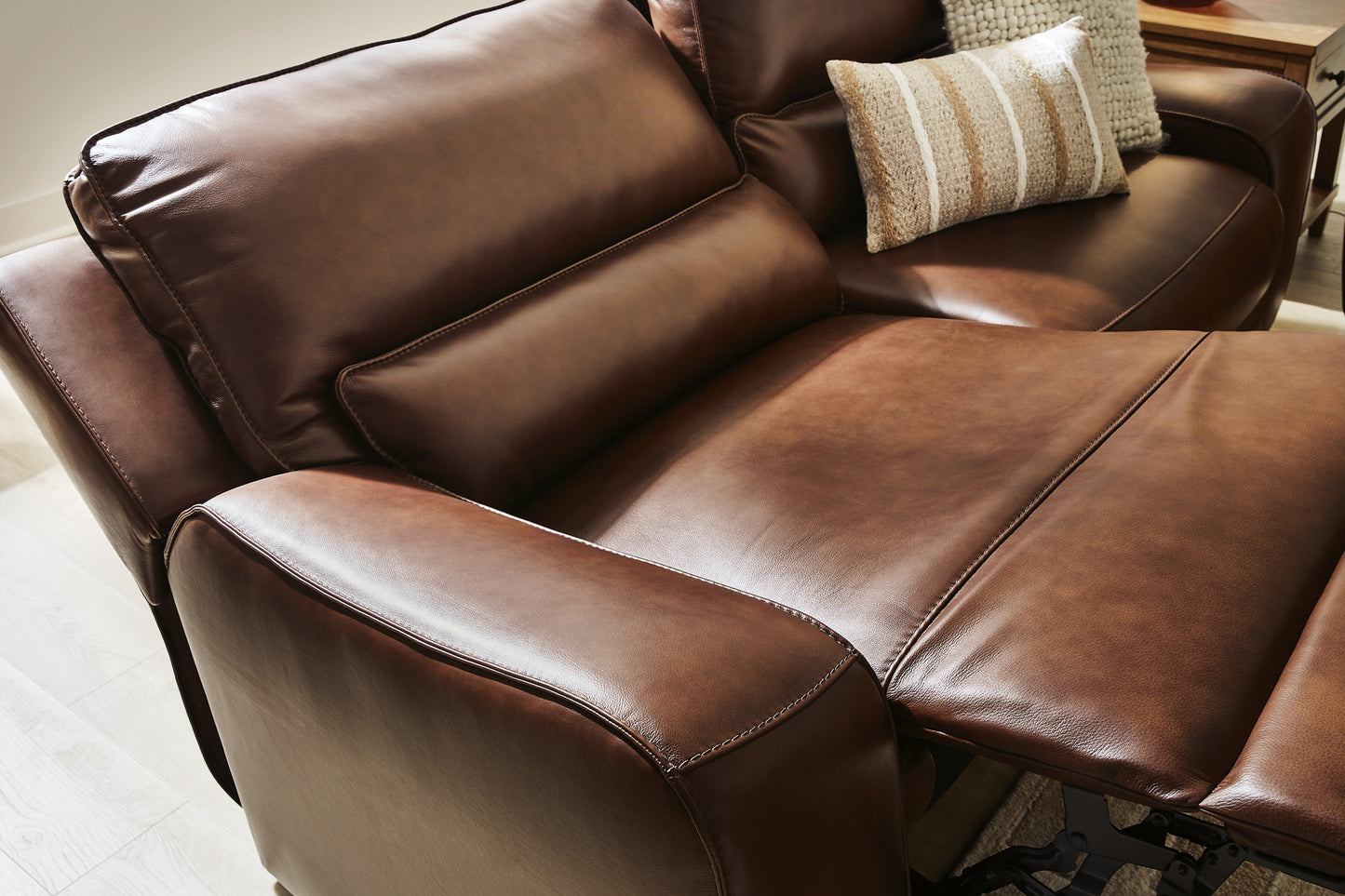 DeepWakes 2 Seat PWR REC Sofa ADJ HDREST