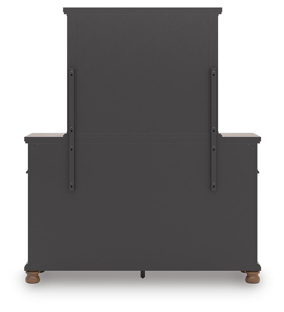 Chadworth Queen Poster Bed with Mirrored Dresser