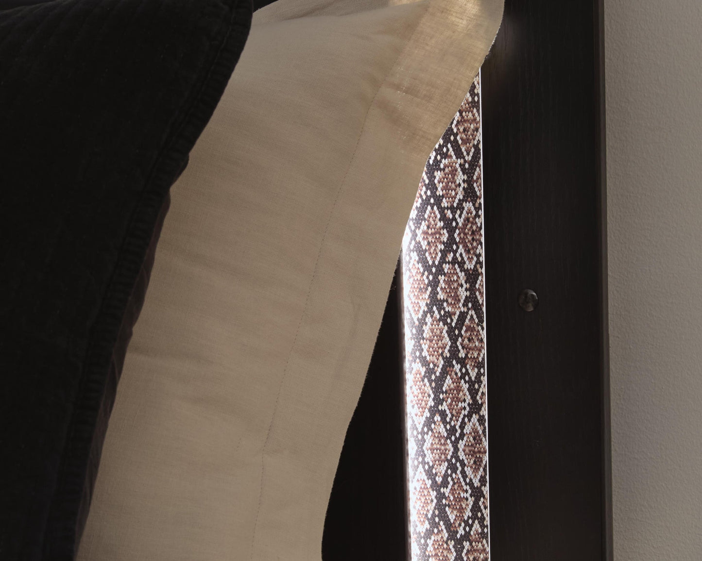 Brizmore Queen Panel Bed